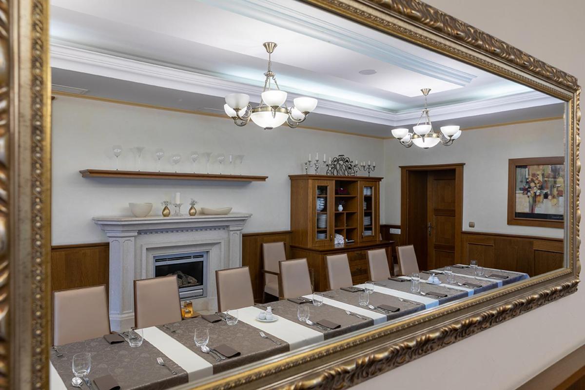 Hotel Abacie & Wellness Valašské Meziříčí المظهر الخارجي الصورة