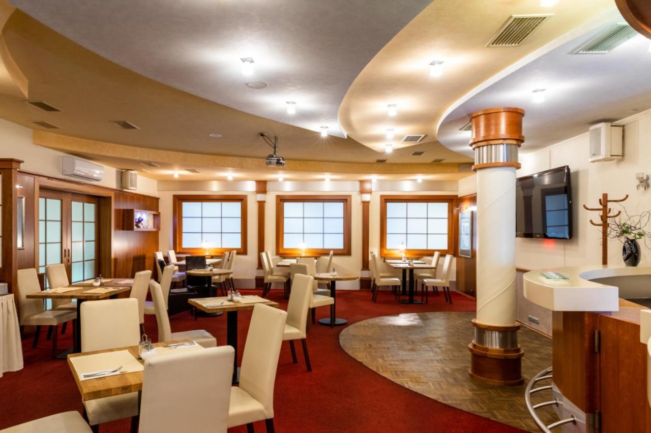 Hotel Abacie & Wellness Valašské Meziříčí المظهر الخارجي الصورة